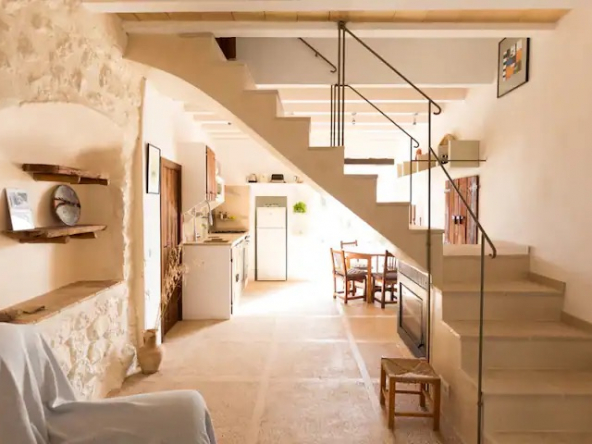 Entrada principal de la casa rural