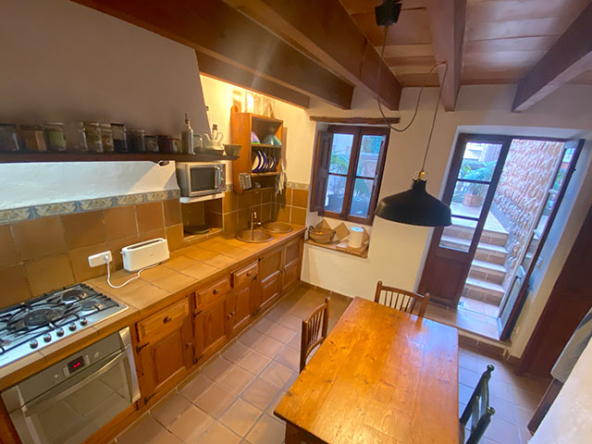 Cocina moderna y bien equipada en planta baja