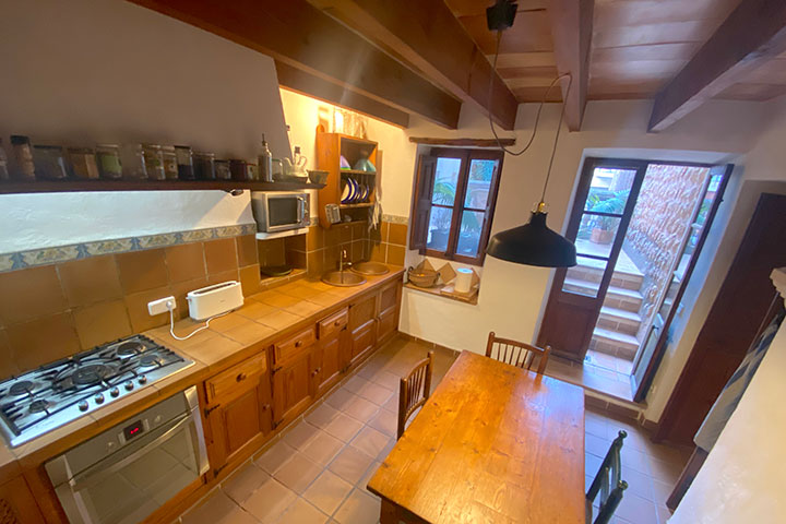 Cocina moderna y bien equipada en planta baja