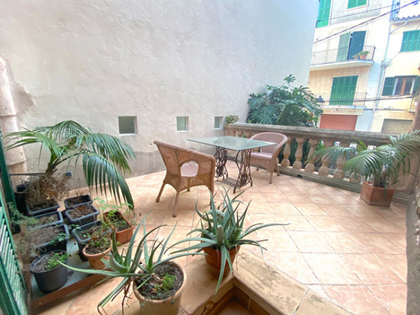 Terraza exterior perfecta para comer al aire libre