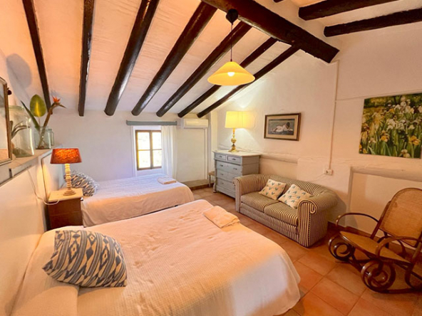 Dormitorio principal con vistas a la montaña