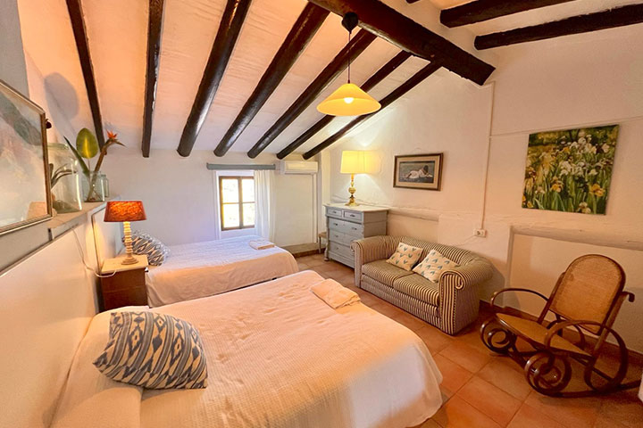 Dormitorio principal con vistas a la montaña