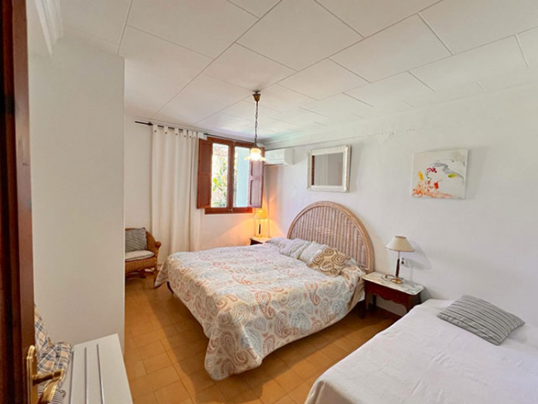 Habitación doble con detalles tradicionales y encanto