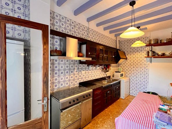 Cocina moderna completamente equipada