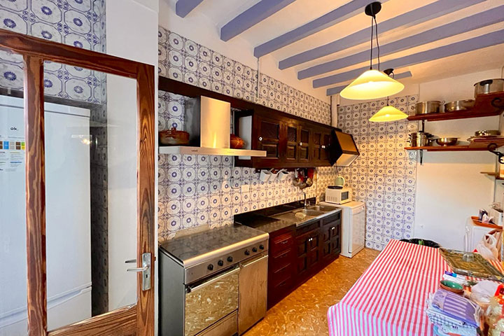 Cocina moderna completamente equipada