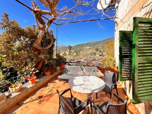 Zona de barbacoa junto a la piscina