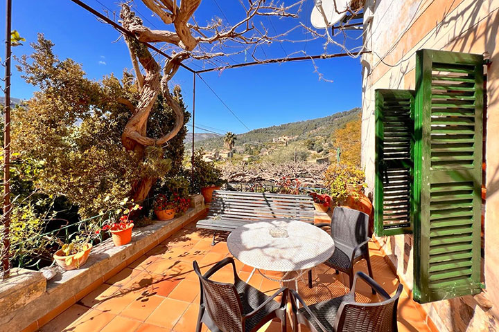 Zona de barbacoa junto a la piscina