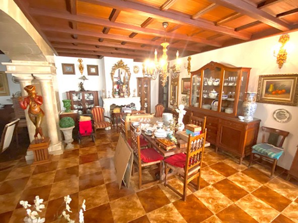 Vigas vistas en el salón de la casa