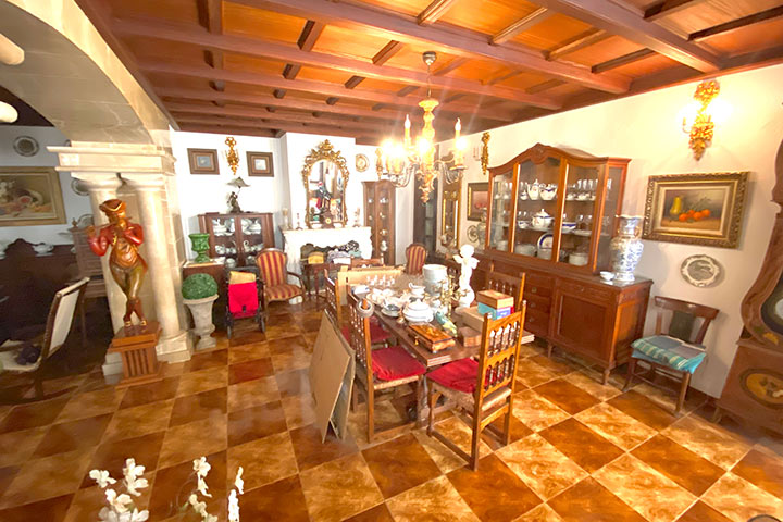 Vigas vistas en el salón de la casa