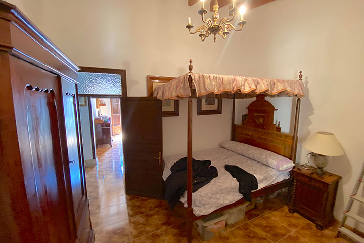 Dormitorio principal con luz natural