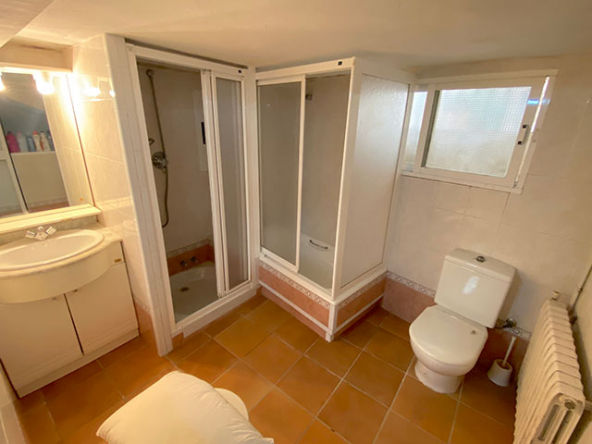 baño tradicional con acabados de época