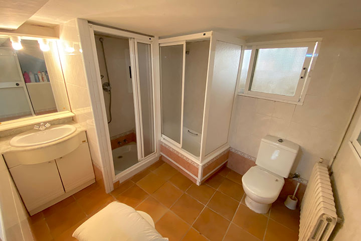 baño tradicional con acabados de época