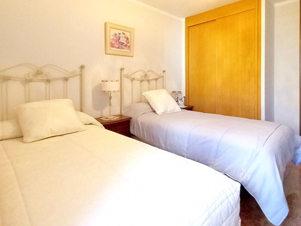 Segundo dormitorio doble con terraza cubierta privada