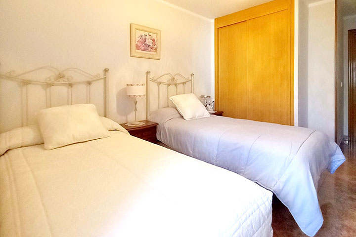 Segundo dormitorio doble con terraza cubierta privada