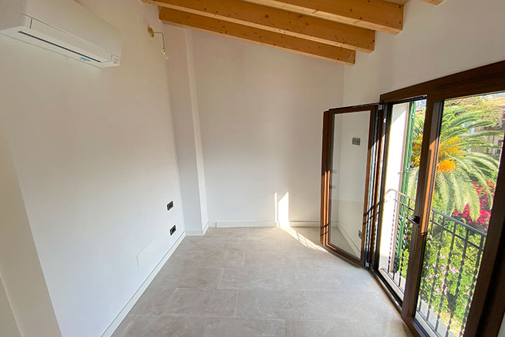 Segundo dormitorio con decoración minimalista