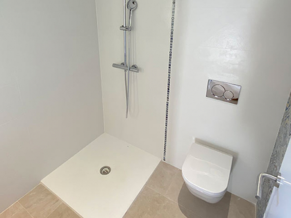 Segundo baño con materiales de alta calidad