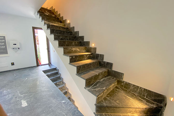 Vista de la casa en su entorno natural en Sóller