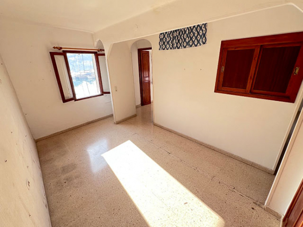 Dormitorio doble con buena ventilación y luz