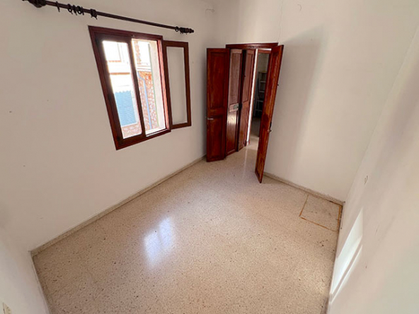 Dormitorio principal luminoso con encanto costero