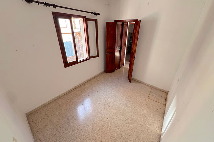 Dormitorio principal luminoso con encanto costero