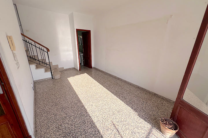 Distribuidor en planta superior con acceso a habitaciones