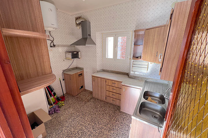 Cocina con posibilidad de reforma para crear espacio diáfano